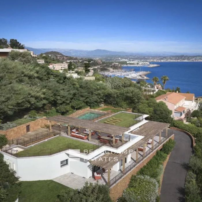 Modern Villa – 5 bedrooms- with panoramic sea view in Théoule sur Mer