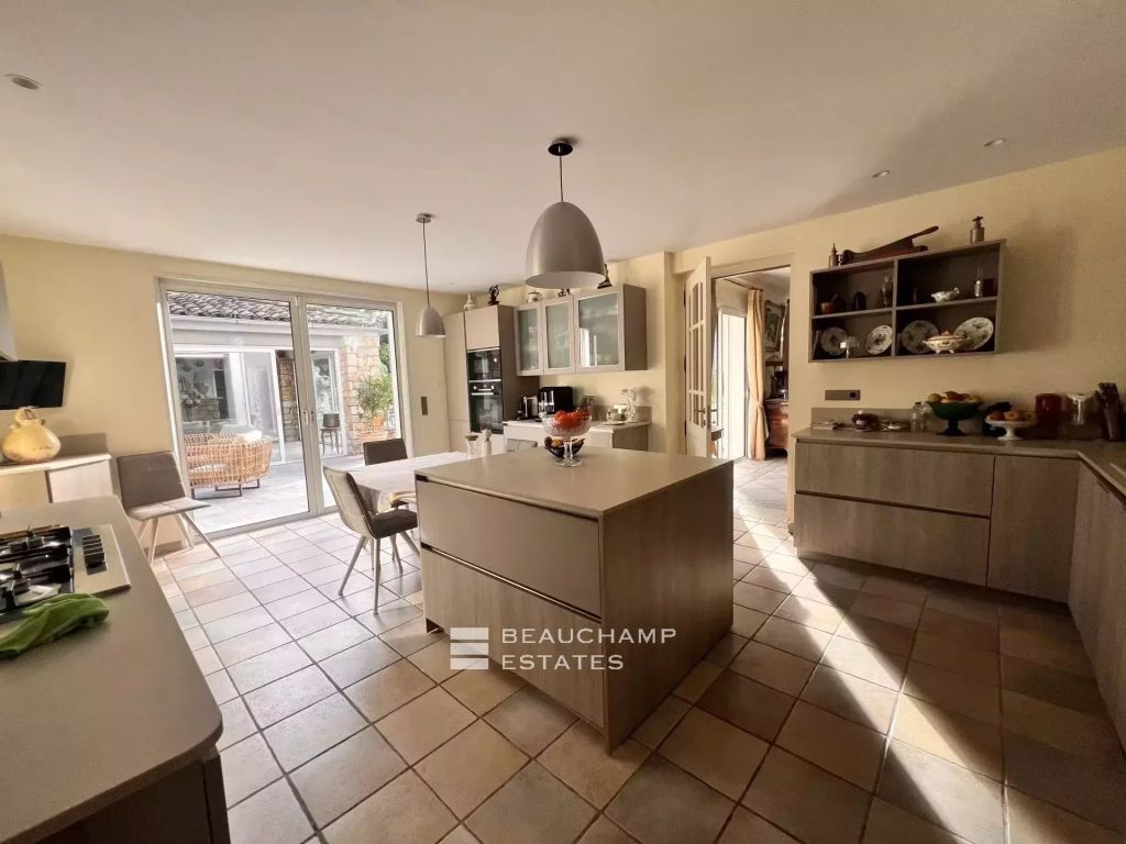 Mougins – 4 bedrooms Villa in a Private Estate