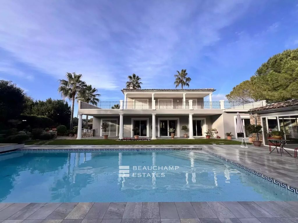 Mougins – 4 bedrooms Villa in a Private Estate