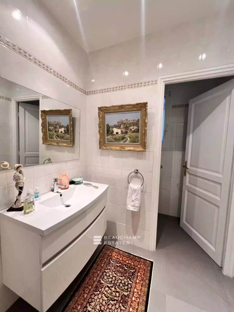 Mougins – 4 bedrooms Villa in a Private Estate