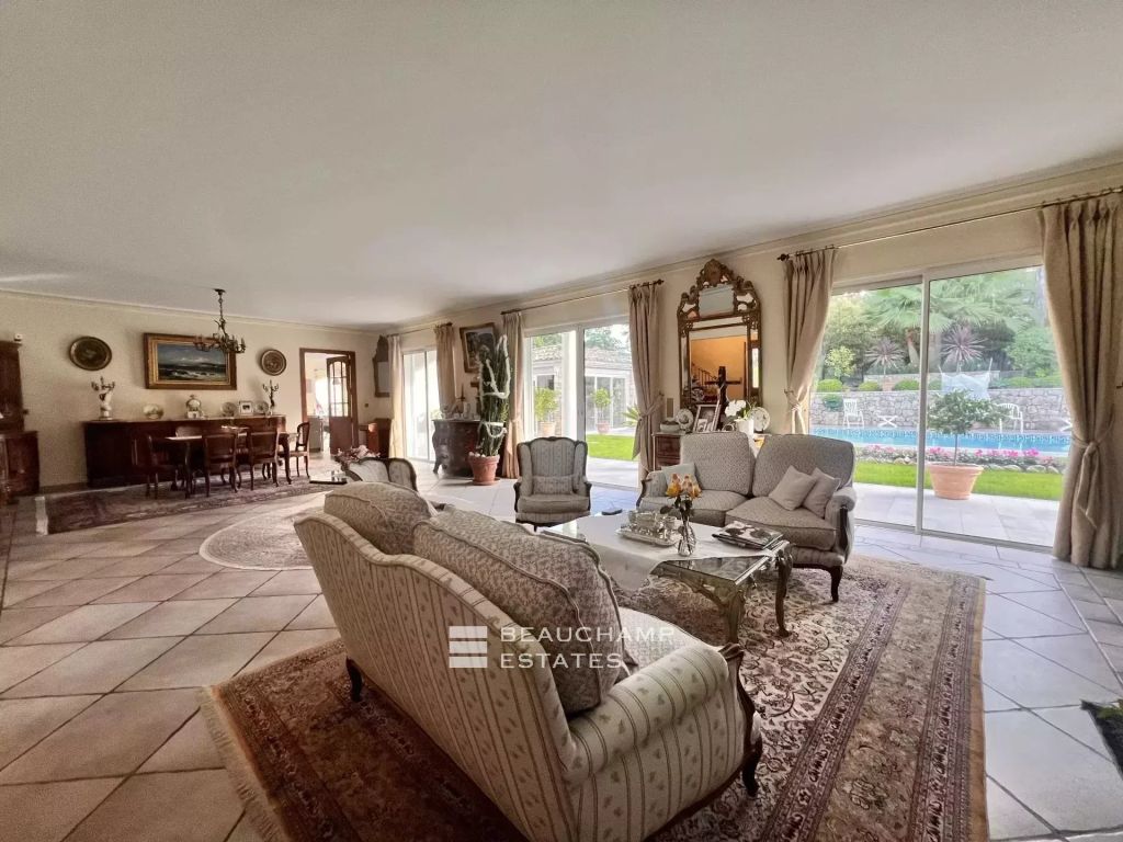 Mougins – 4 bedrooms Villa in a Private Estate
