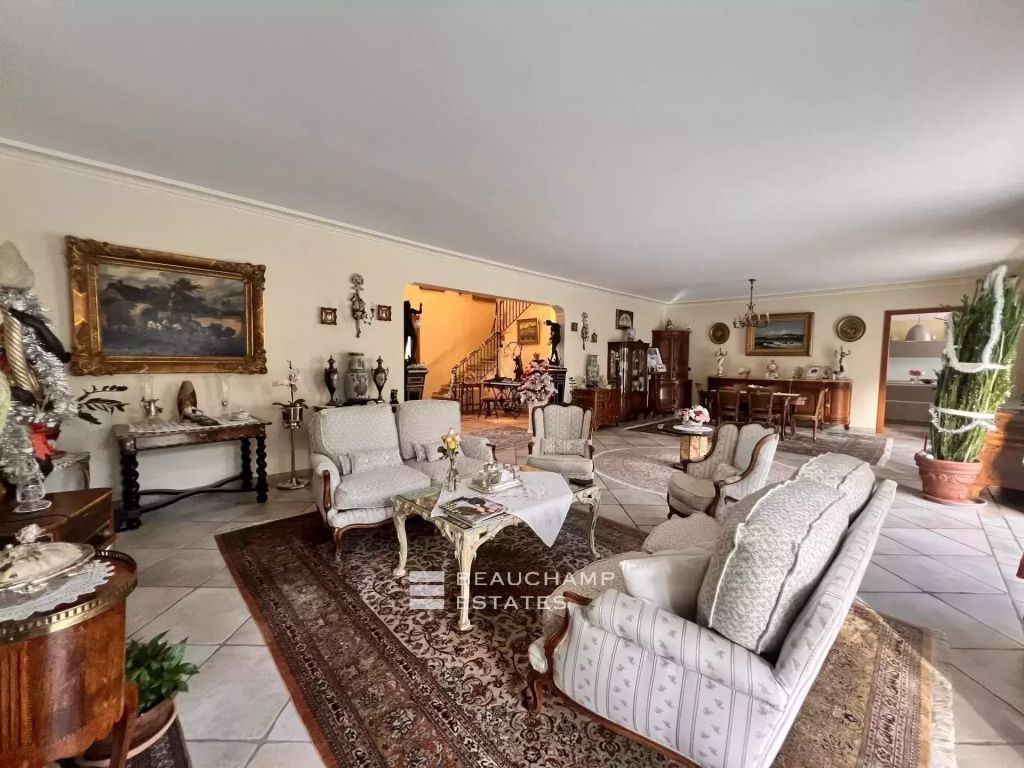 Mougins – 4 bedrooms Villa in a Private Estate