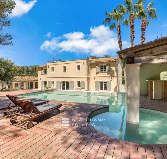 MOUGINS – Villa 5 Chambres