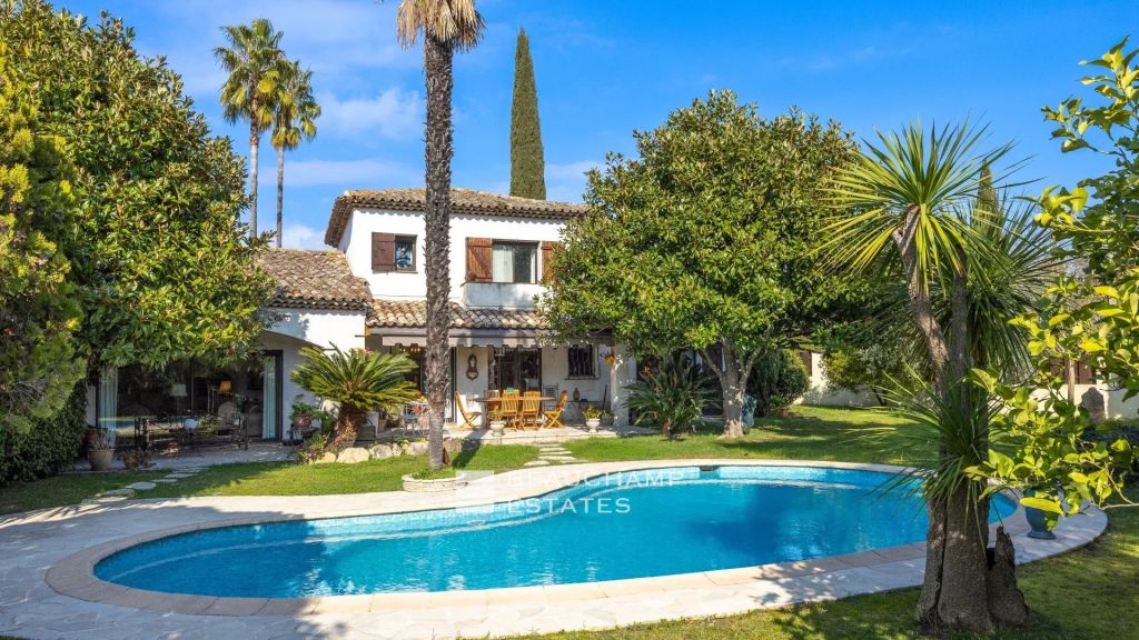 Mougins Cabrieres – Pretty provencal 4 bedroom villa with swimming pool