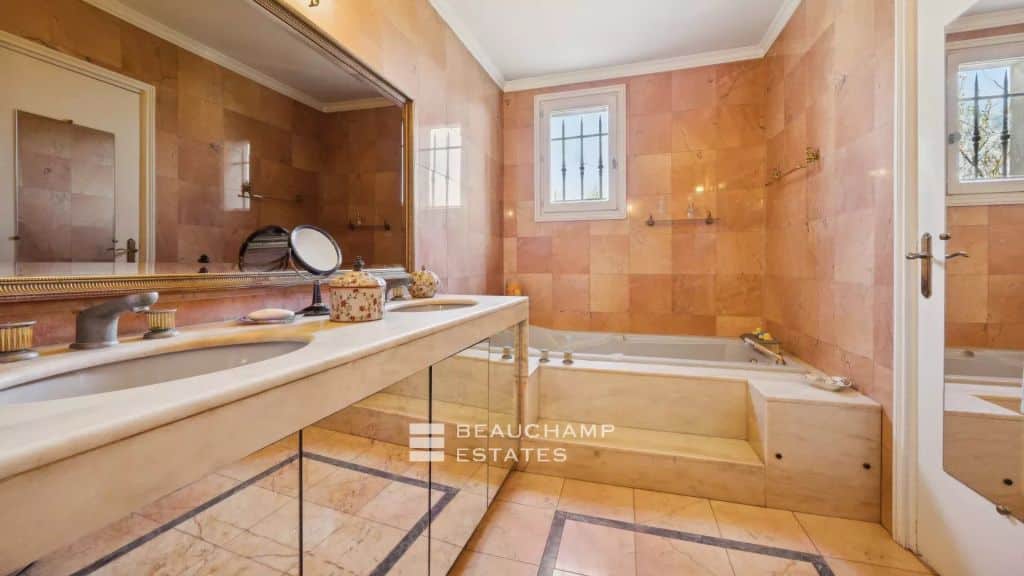 Mougins Cabrieres – Pretty provencal 4 bedroom villa with swimming pool