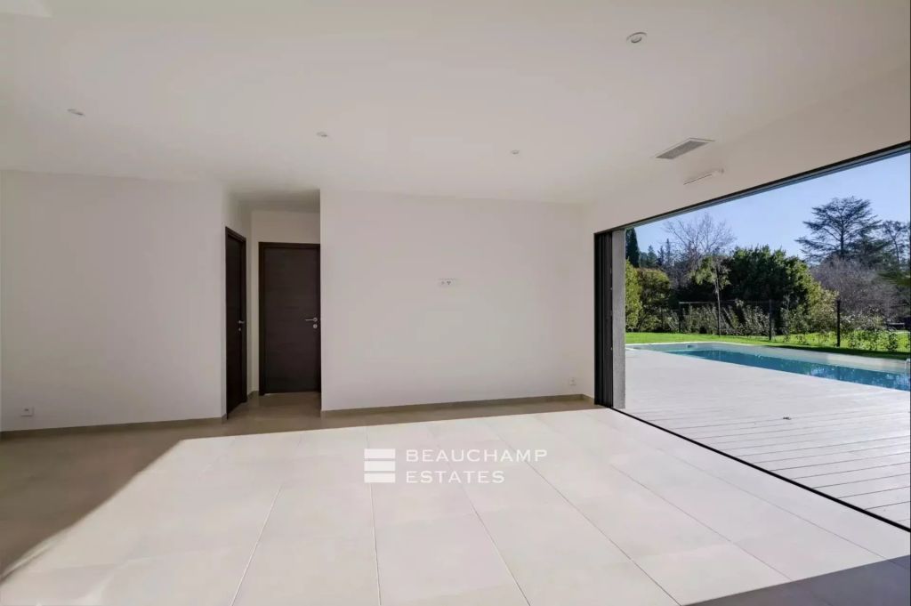 Mougins – Elegant contemporary villa with swimming pool