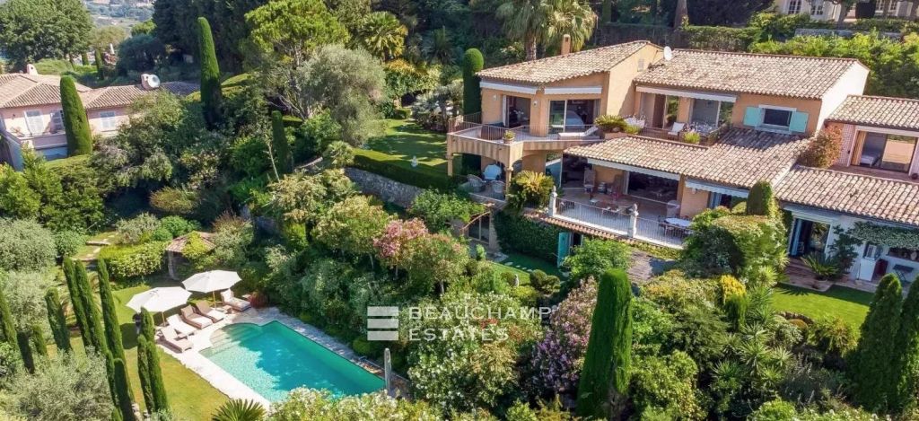 Mougins – Gated domain – Panoramic sea view