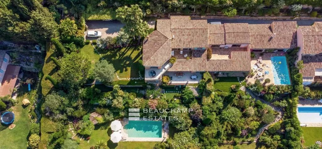 Mougins – Gated domain – Panoramic sea view