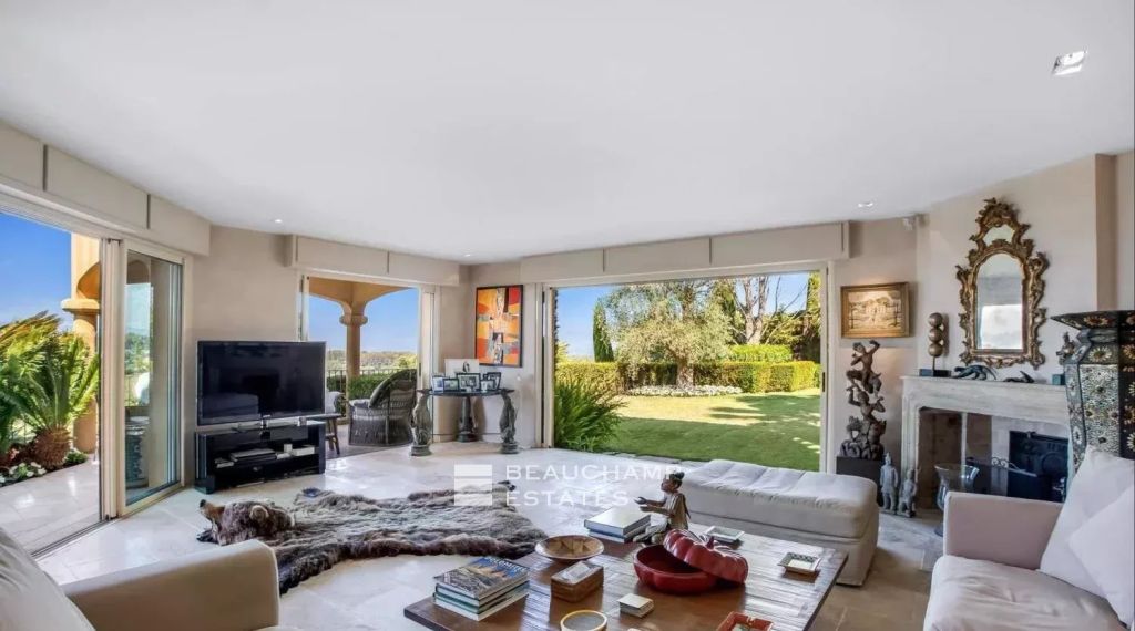 Mougins – Gated domain – Panoramic sea view