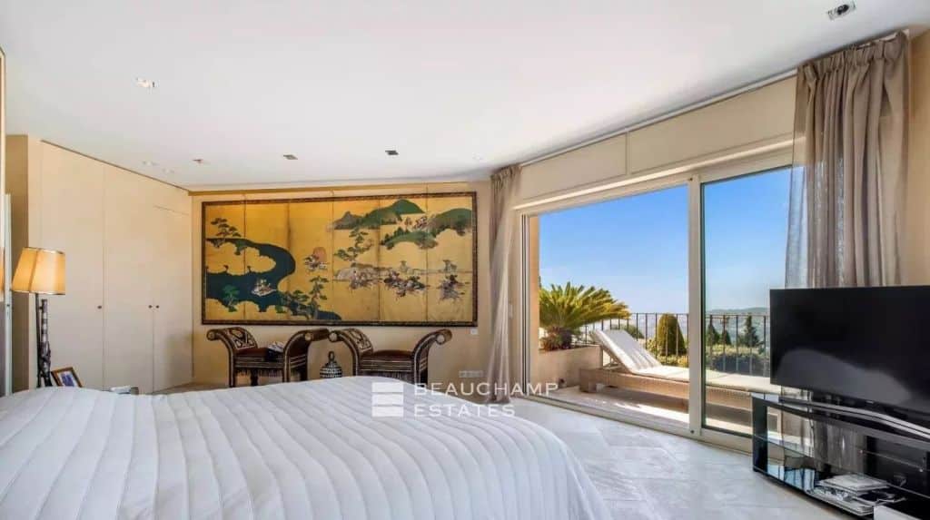 Mougins – Gated domain – Panoramic sea view