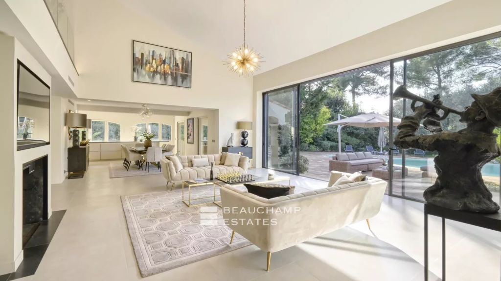 Mougins – Gorgeous renovated villa located in a quiet environment