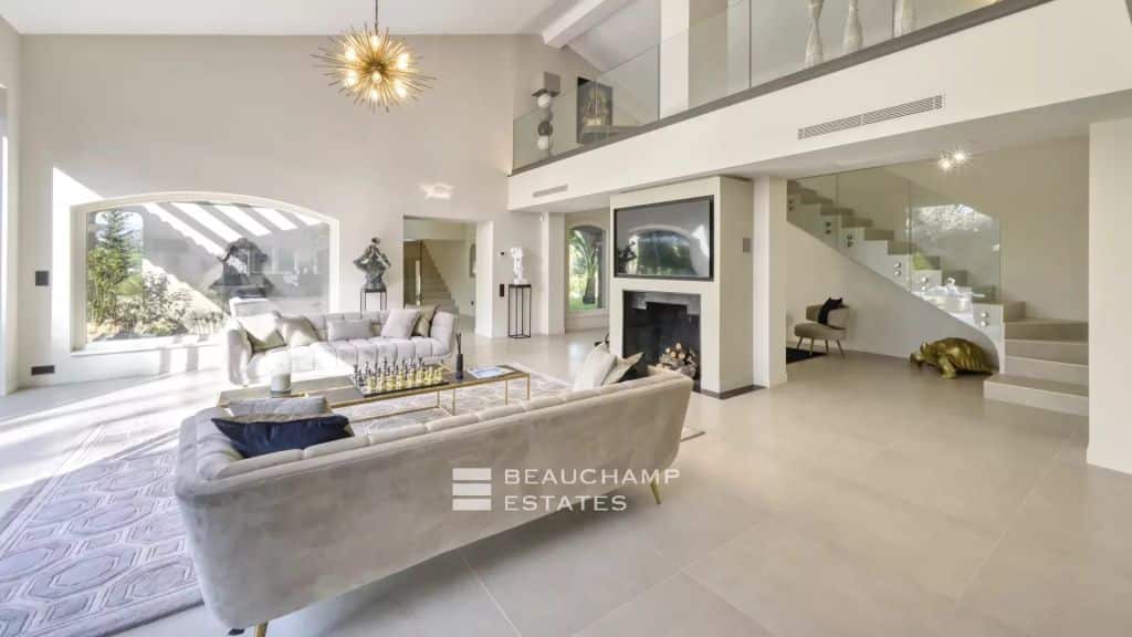 Mougins – Gorgeous renovated villa located in a quiet environment