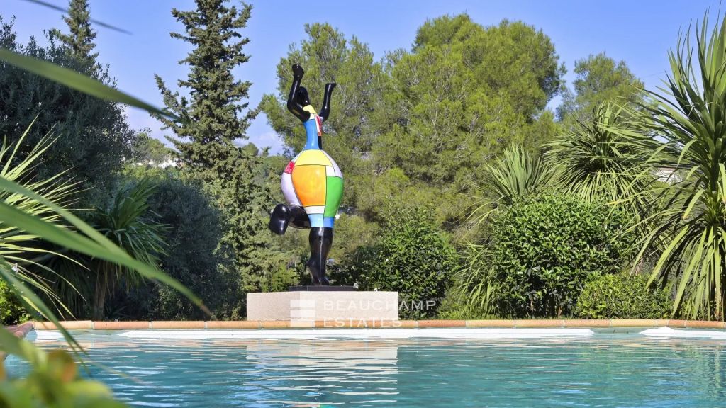 Mougins – Gorgeous renovated villa located in a quiet environment