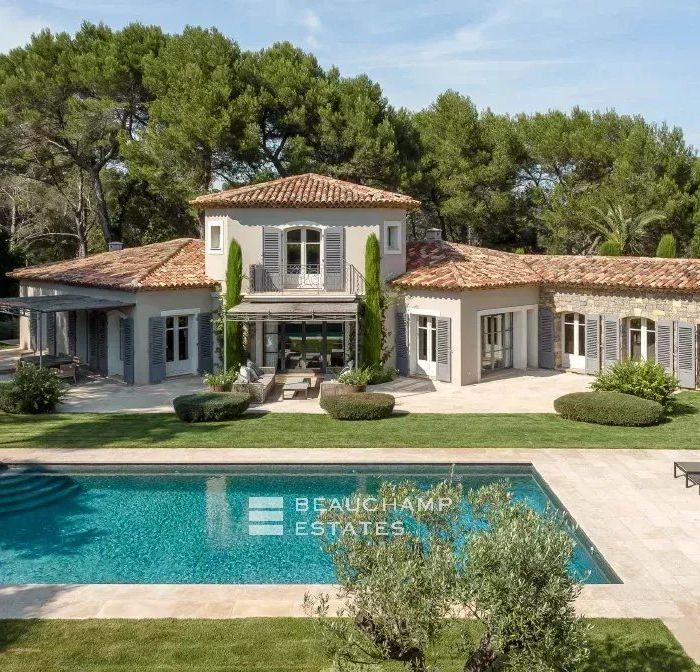 Mougins – Domaine sécurisé, magnifique villa provençale moderne récemment rénovée