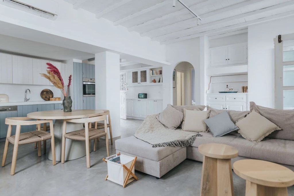 Mystic Estate | Affords panoramic vistas of the sunset and Aegean Sea