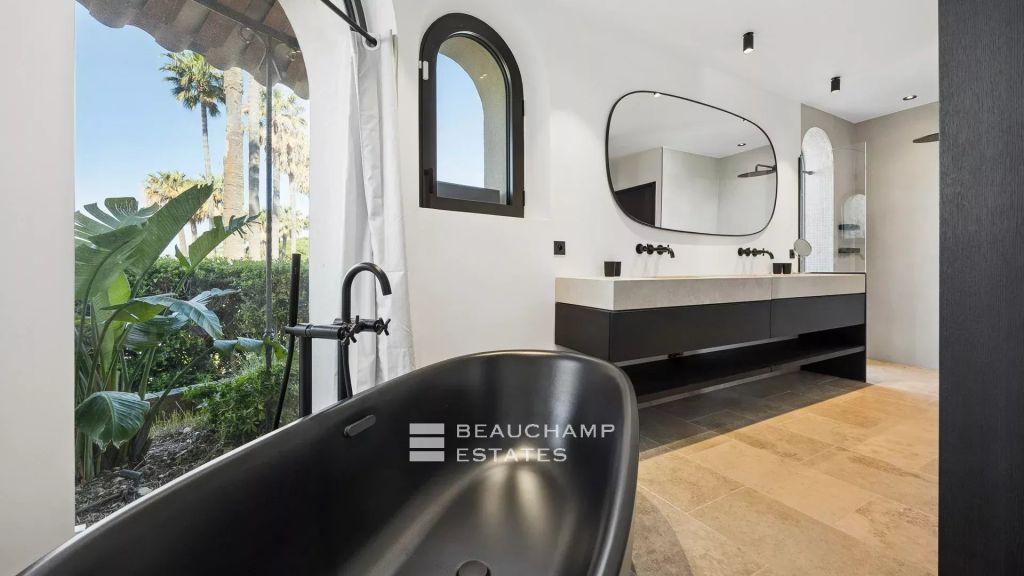 Neo-Provençal 6-bedroom villa with panoramic sea view – Cap d’Antibes