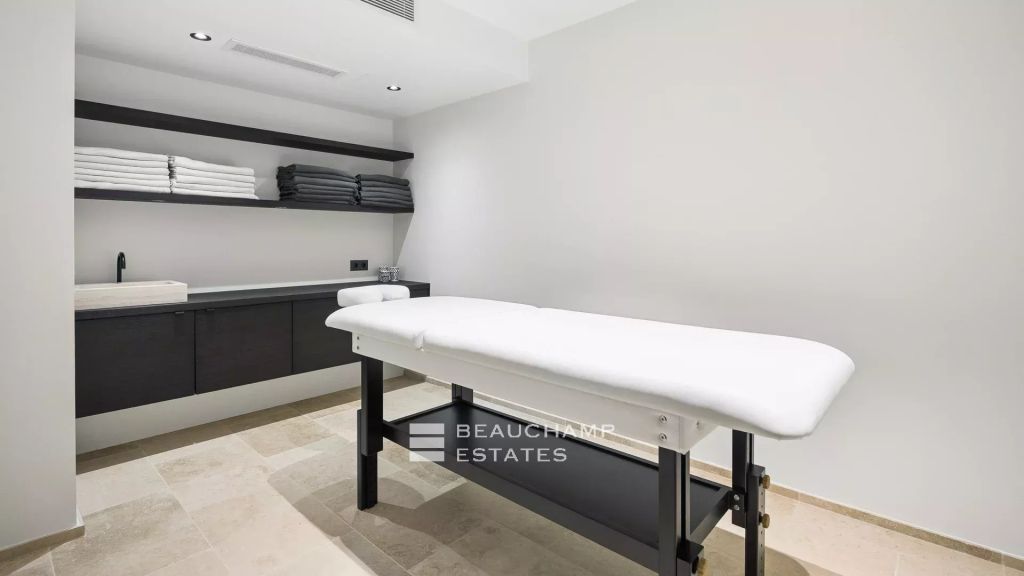 Neo-Provençal 6-bedroom villa with panoramic sea view – Cap d’Antibes