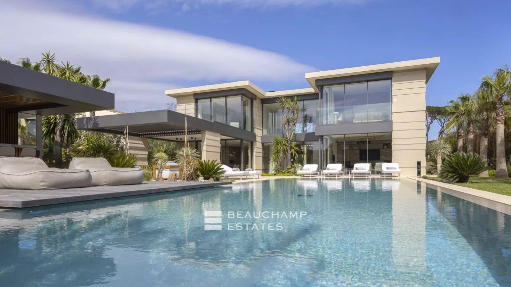 New architect designed villa in the heart of a private estate in Saint-Tropez.