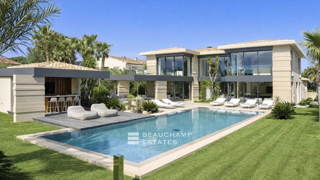 New architect designed villa in the heart of a private estate in Saint-Tropez.