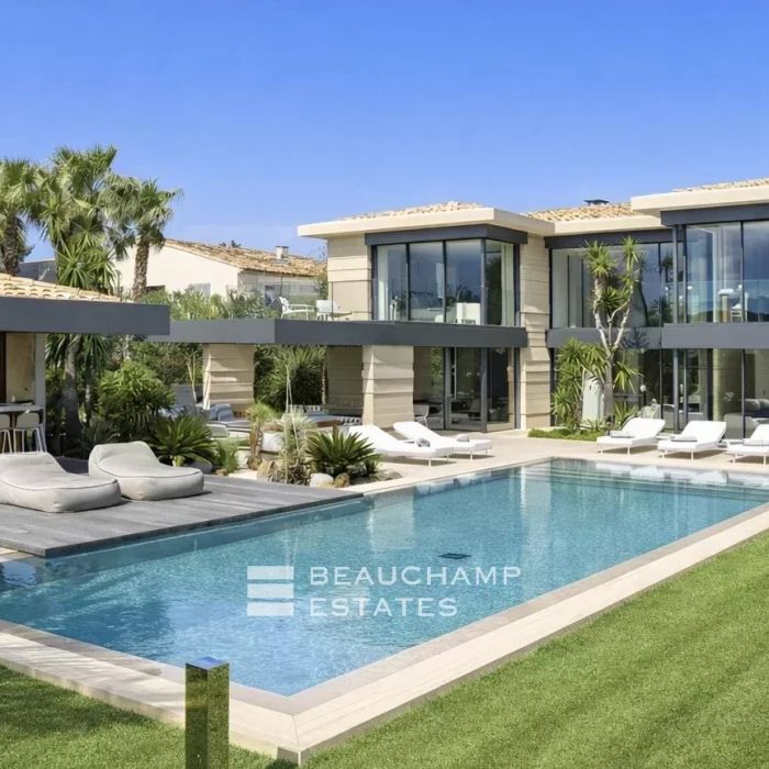 Villa d&rsquo;architecte neuve au coeur d&rsquo;un domaine privé à Saint-Tropez