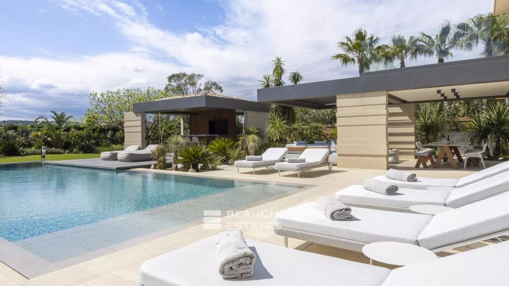 New architect designed villa in the heart of a private estate in Saint-Tropez.