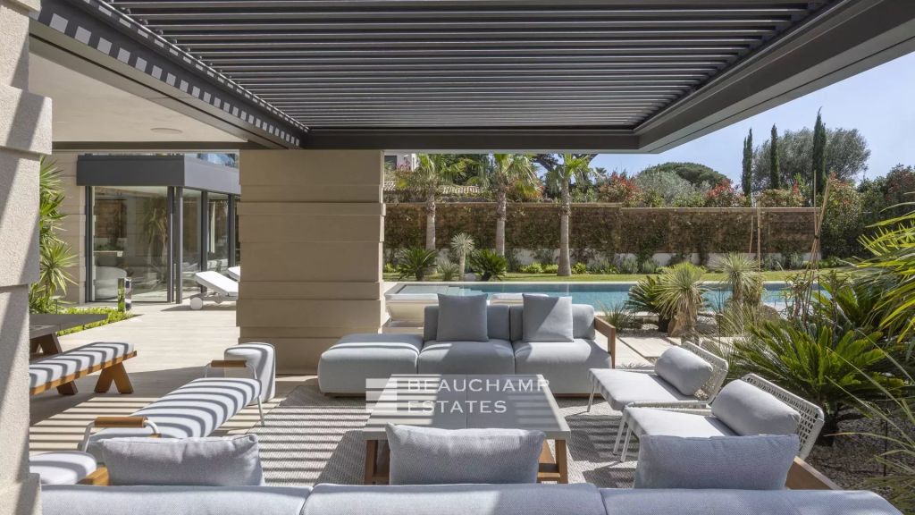 New architect designed villa in the heart of a private estate in Saint-Tropez.