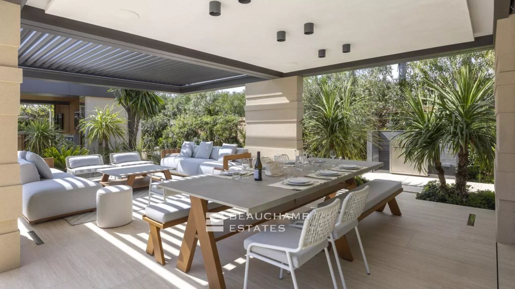 New architect designed villa in the heart of a private estate in Saint-Tropez.