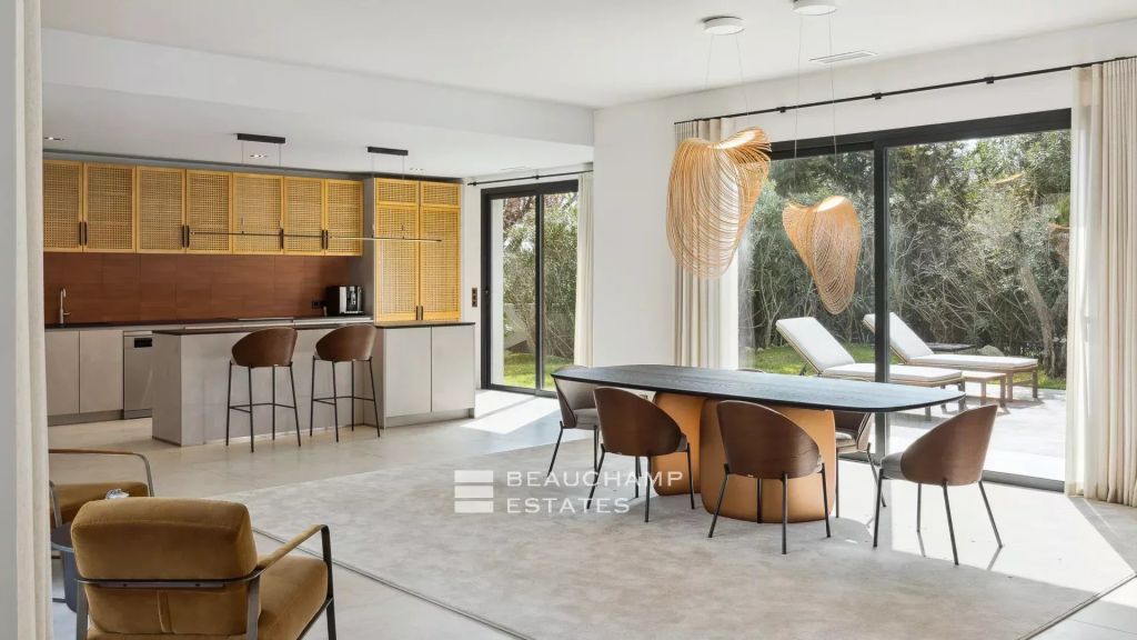 New contemporary house in Mougins