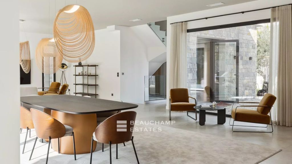 New contemporary house in Mougins