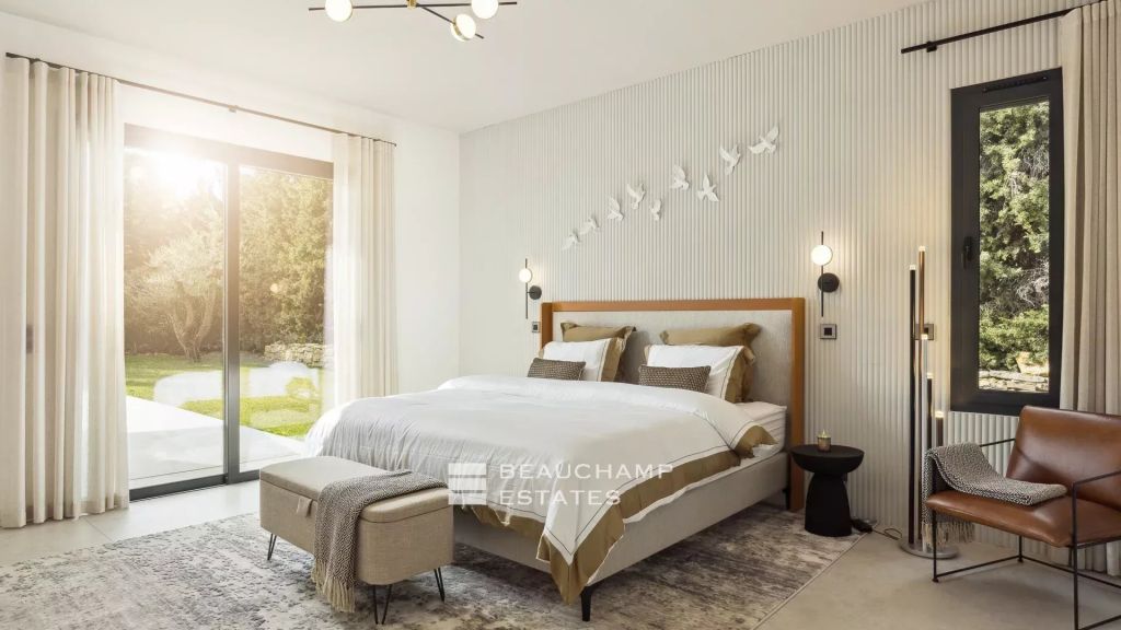 New contemporary house in Mougins