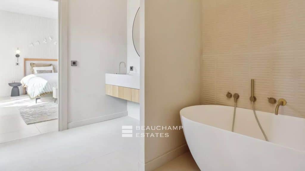 New contemporary house in Mougins