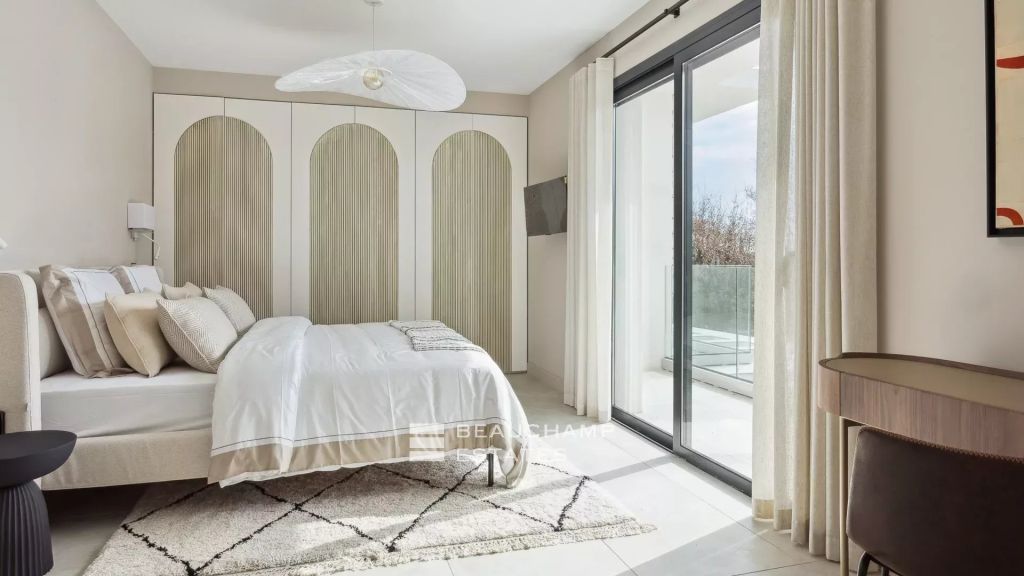 New contemporary house in Mougins