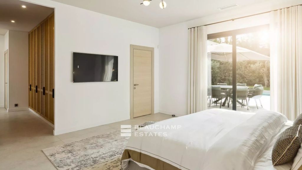 New contemporary house in Mougins