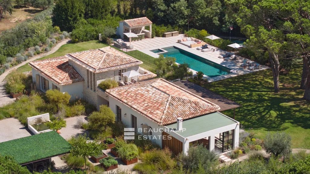New property walking distance from Pampelonne beach