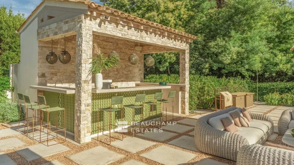 New property walking distance from Pampelonne beach