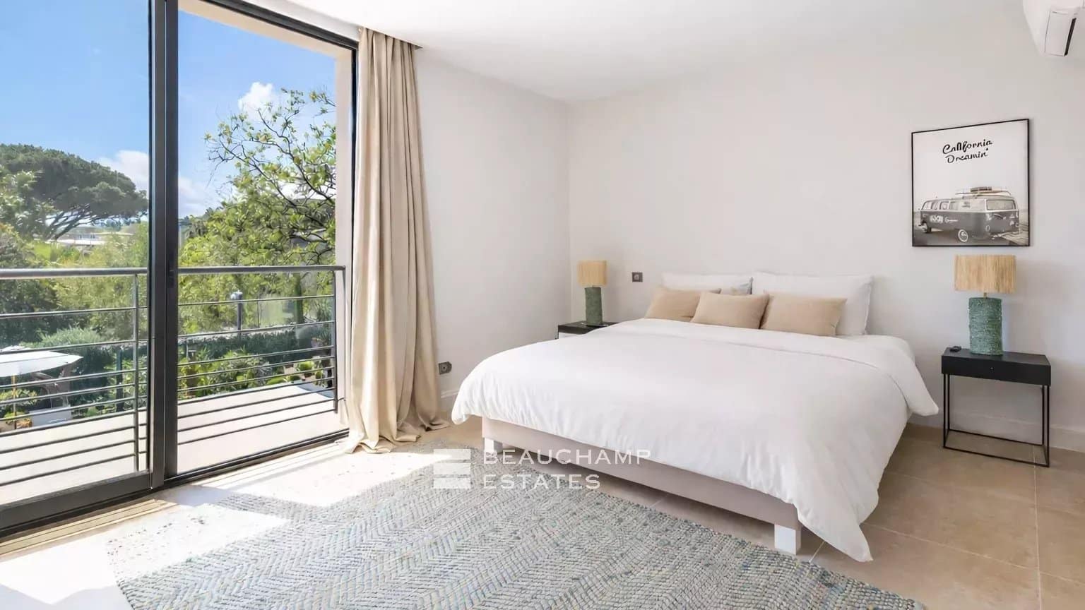 New villa a few steps from Salins beach and the city center of Saint-Tropez New villa a few steps from Salins beach and the city center of Saint-Tropez