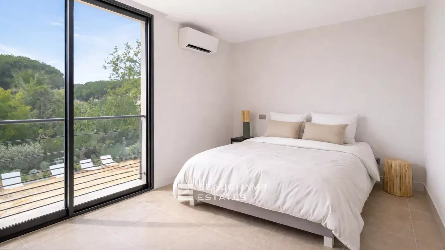 New villa a few steps from Salins beach and the city center of Saint-Tropez New villa a few steps from Salins beach and the city center of Saint-Tropez