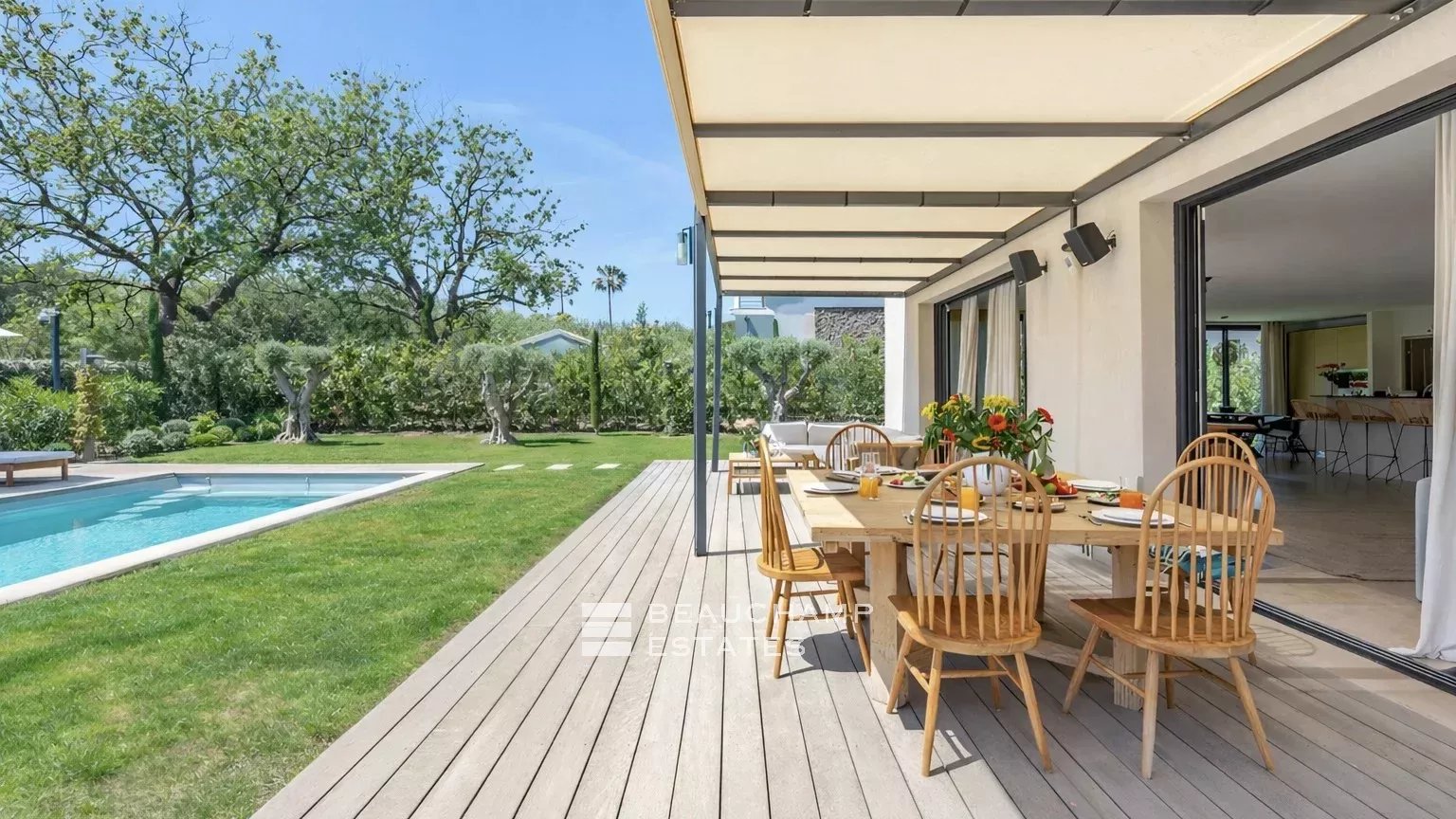 New villa a few steps from Salins beach and the city center of Saint-Tropez New villa a few steps from Salins beach and the city center of Saint-Tropez