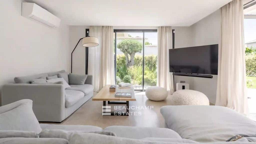 New villa a few steps from Salins beach and the city center of Saint-Tropez