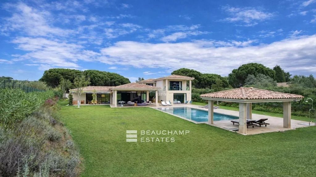 New villa walking distance of Salins beach and close to the city center of Saint-Tropez