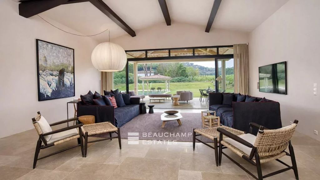 New villa walking distance of Salins beach and close to the city center of Saint-Tropez