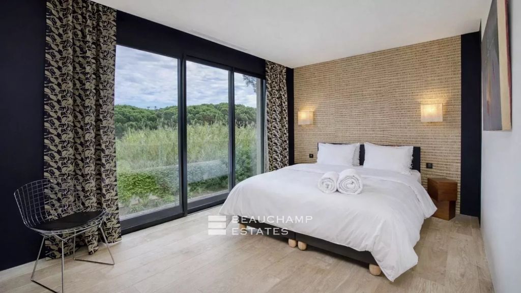 New villa walking distance of Salins beach and close to the city center of Saint-Tropez