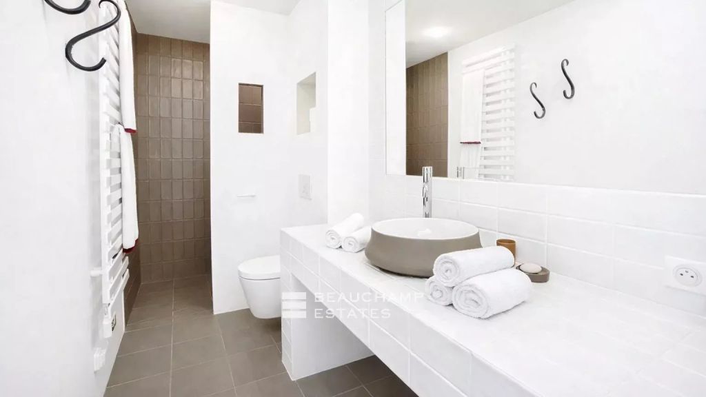 New villa walking distance of Salins beach and close to the city center of Saint-Tropez