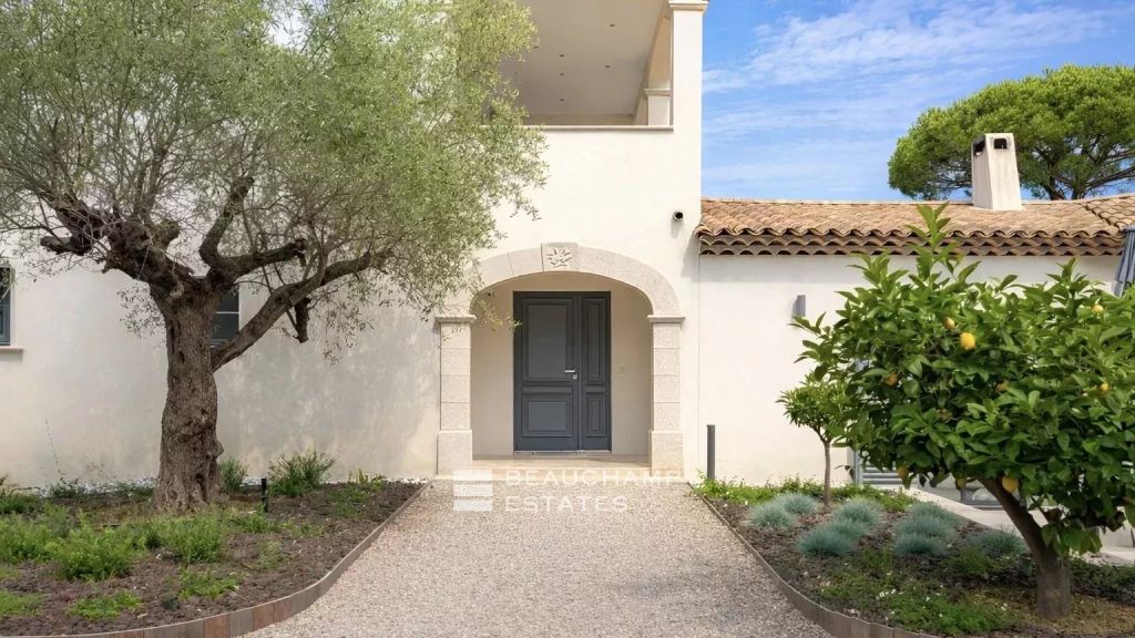 Newly built villa within walking distance of Plage des Salins, ideally located near the heart of Saint-Tropez