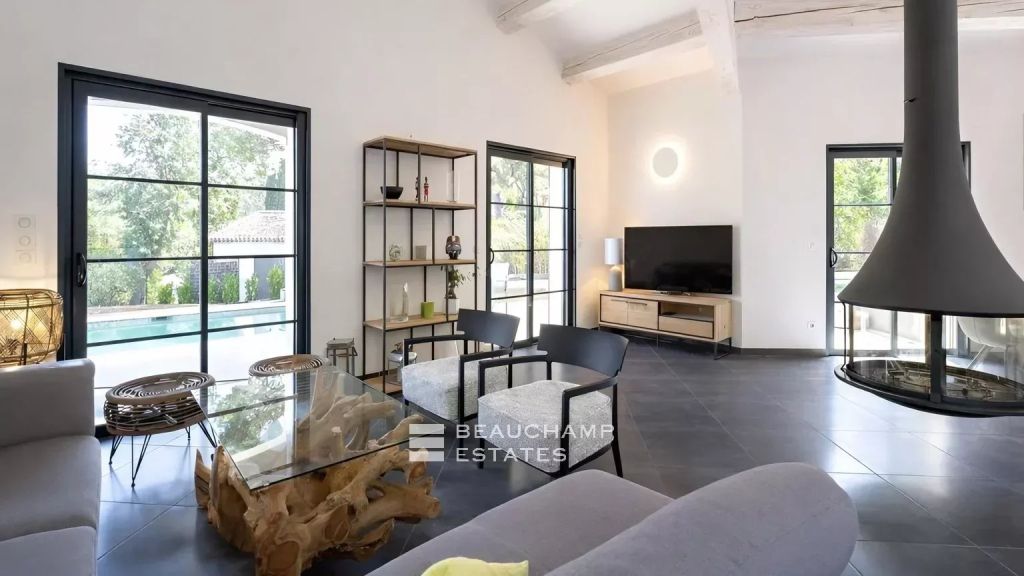 Newly built villa within walking distance of Plage des Salins, ideally located near the heart of Saint-Tropez