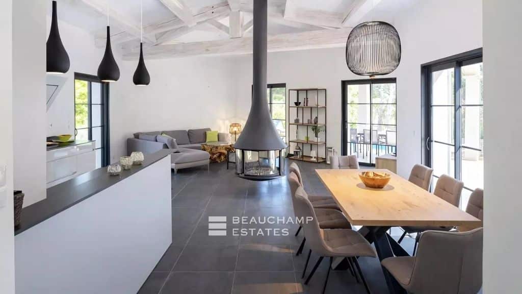 Newly built villa within walking distance of Plage des Salins, ideally located near the heart of Saint-Tropez