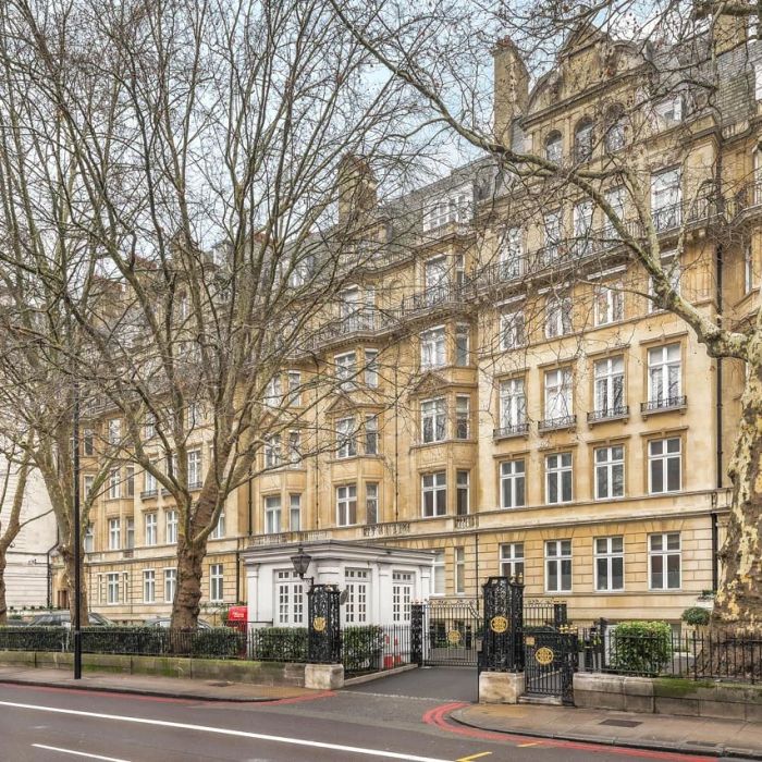 Newly refurbished fifth-floor apartment in landmark Harley House