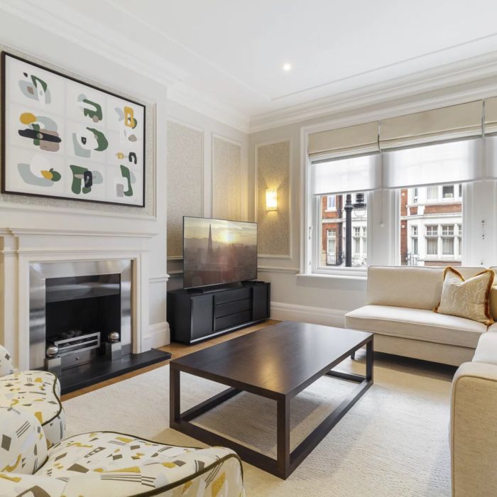 Newly renovated three-bedroom lateral apartment with large private terrace and concierge a short walk from Oxford Street.