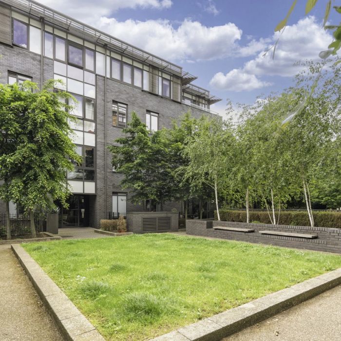 One Bedroom Apartment with Private Balcony, St John’s Wood
