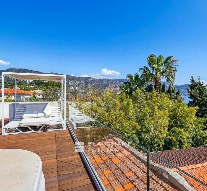 OUTSTANDING NEW VILLA WITH ROOFTOP TERRACE